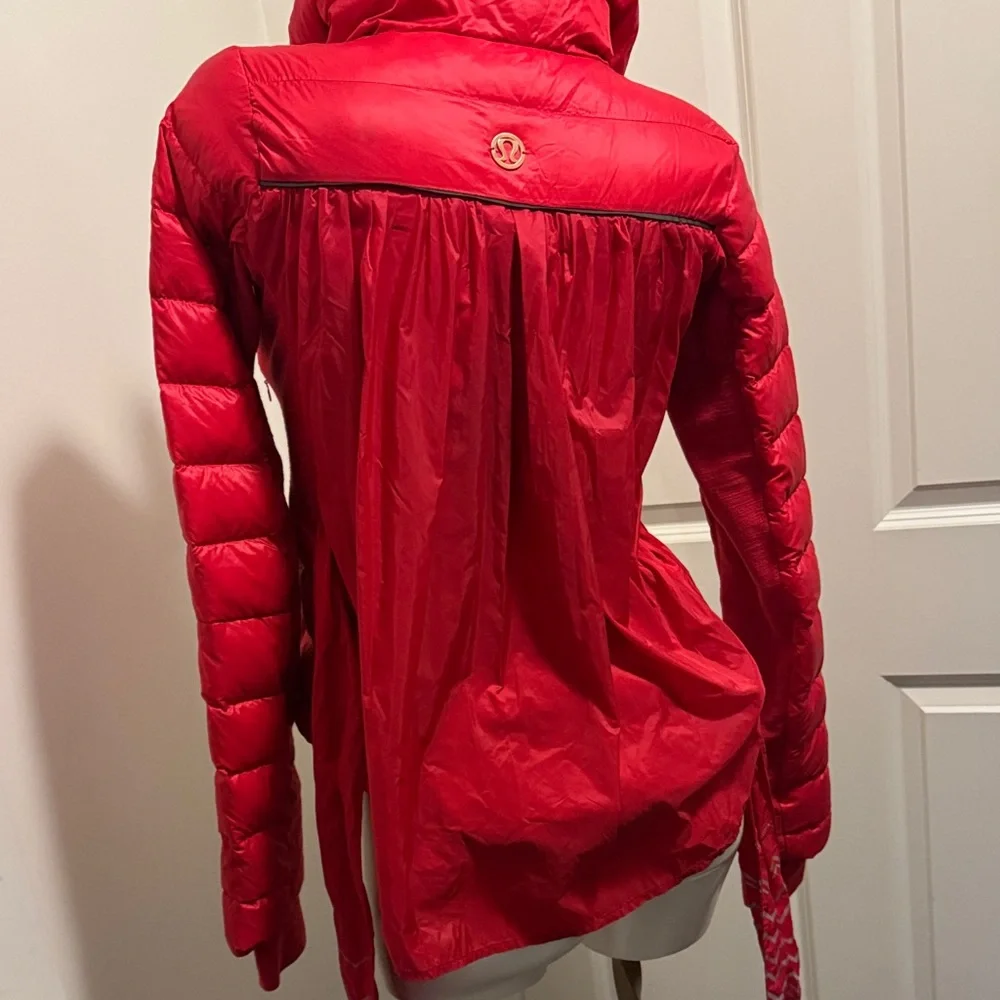 lululemon athletica Vibrant Red Quilted Puffer Jacket - Picture 14 of 16